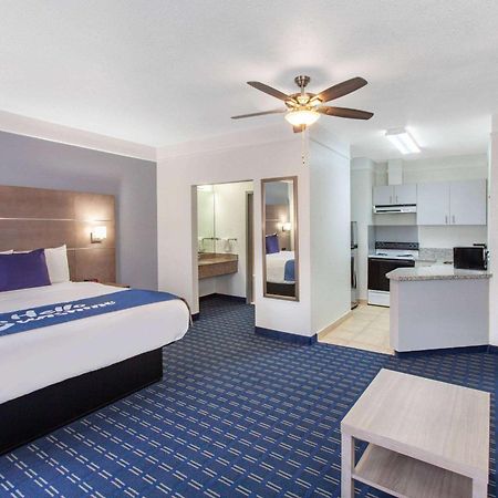 Days Inn & Suites By Wyndham Webster Nasa-Clearlake-Houston Eksteriør bilde
