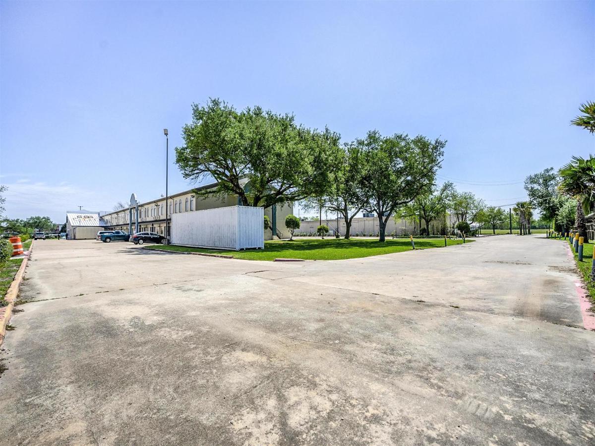 Days Inn & Suites By Wyndham Webster Nasa-Clearlake-Houston Eksteriør bilde