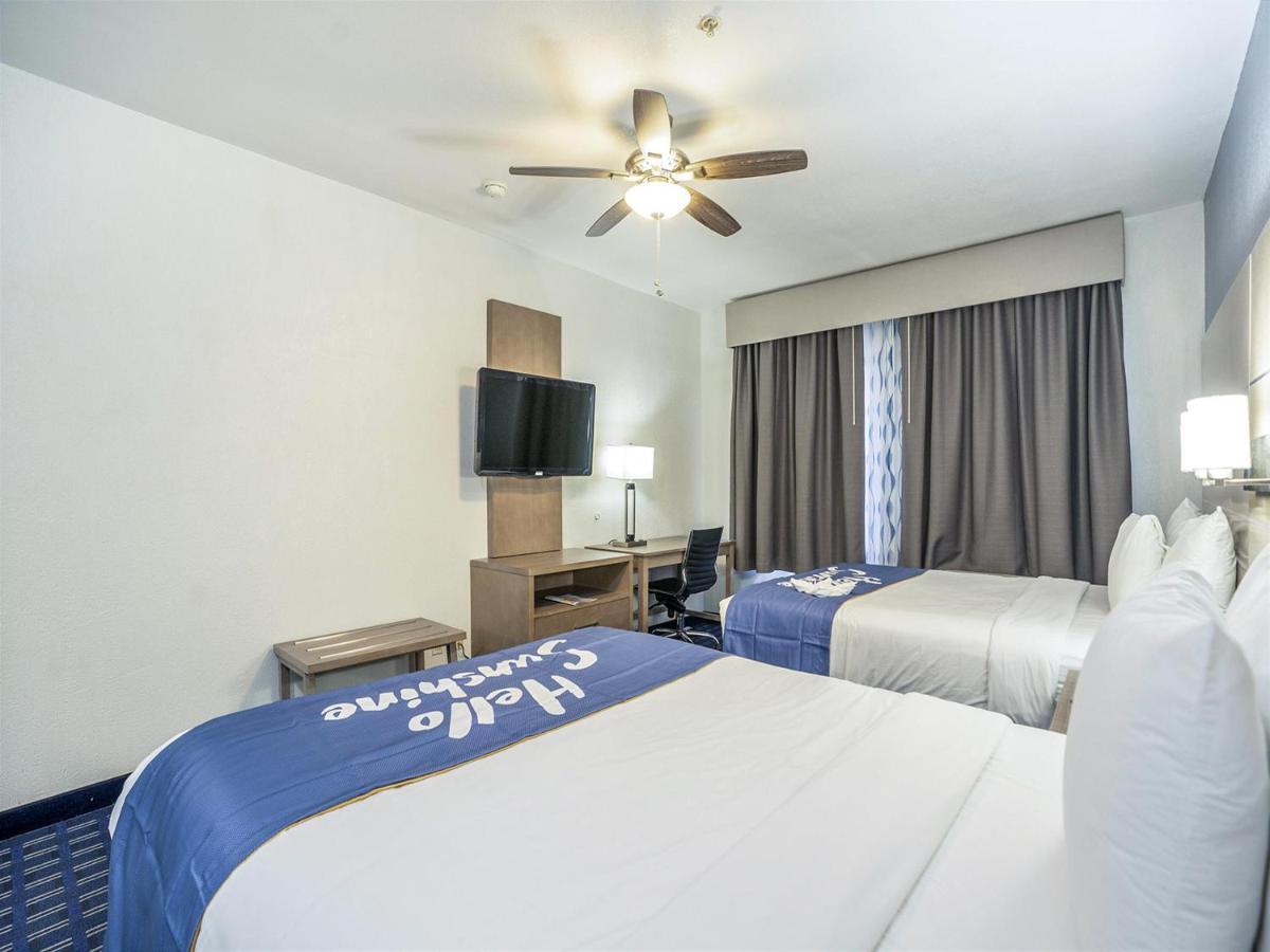 Days Inn & Suites By Wyndham Webster Nasa-Clearlake-Houston Eksteriør bilde