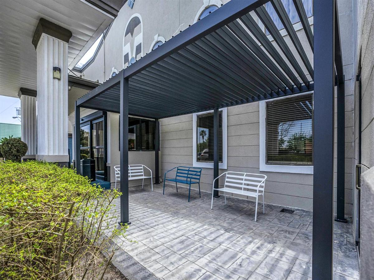 Days Inn & Suites By Wyndham Webster Nasa-Clearlake-Houston Eksteriør bilde