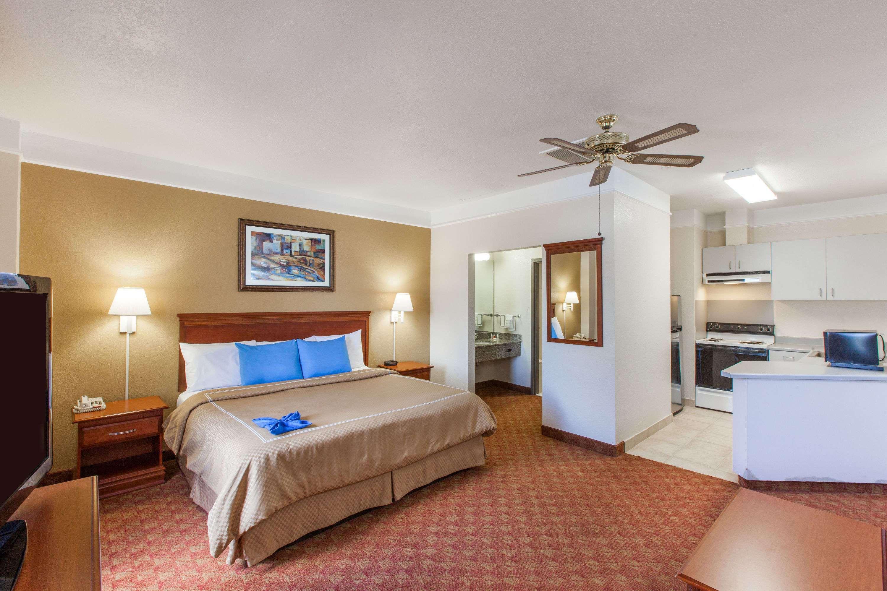 Days Inn & Suites By Wyndham Webster Nasa-Clearlake-Houston Eksteriør bilde