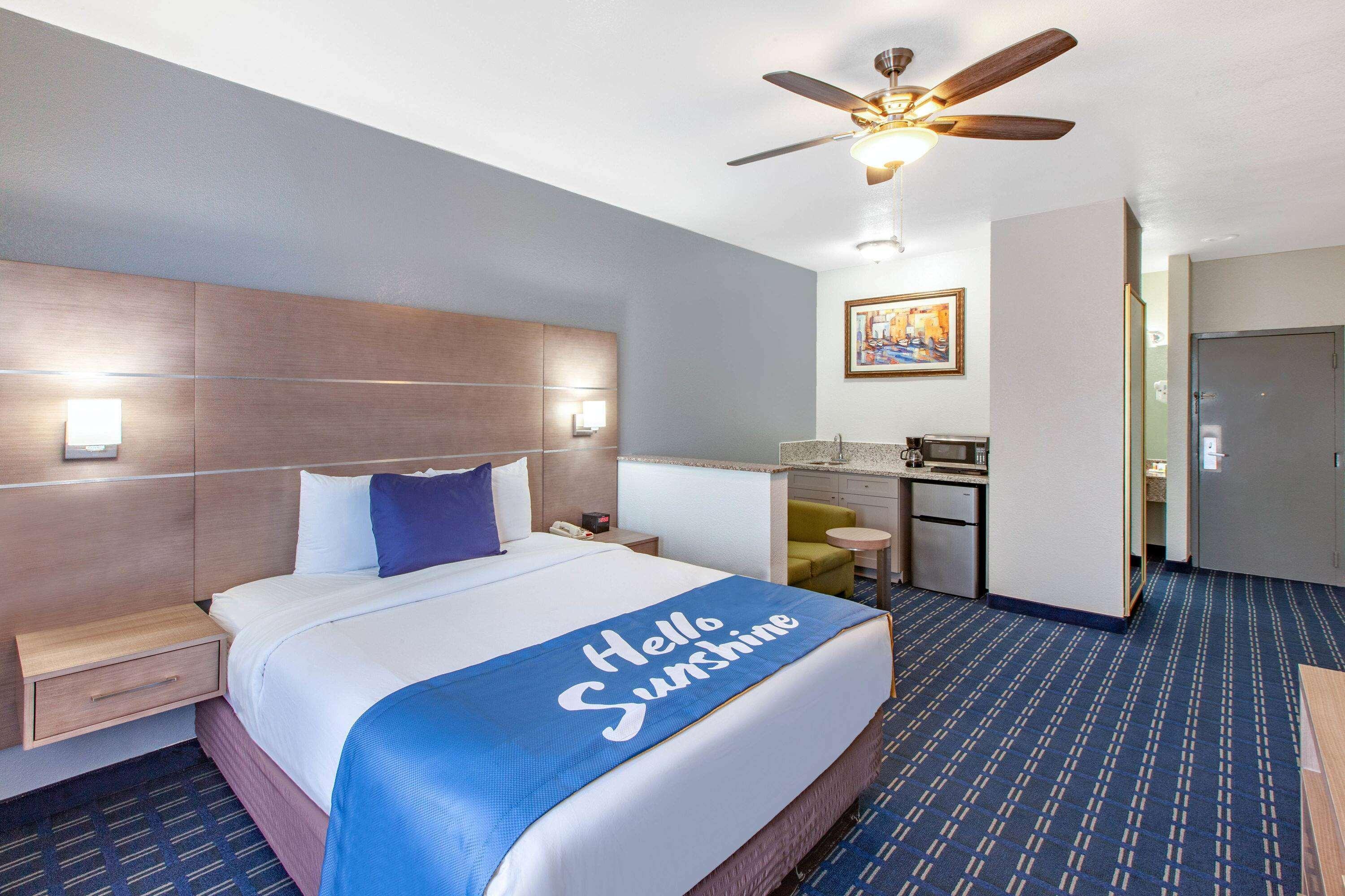 Days Inn & Suites By Wyndham Webster Nasa-Clearlake-Houston Eksteriør bilde