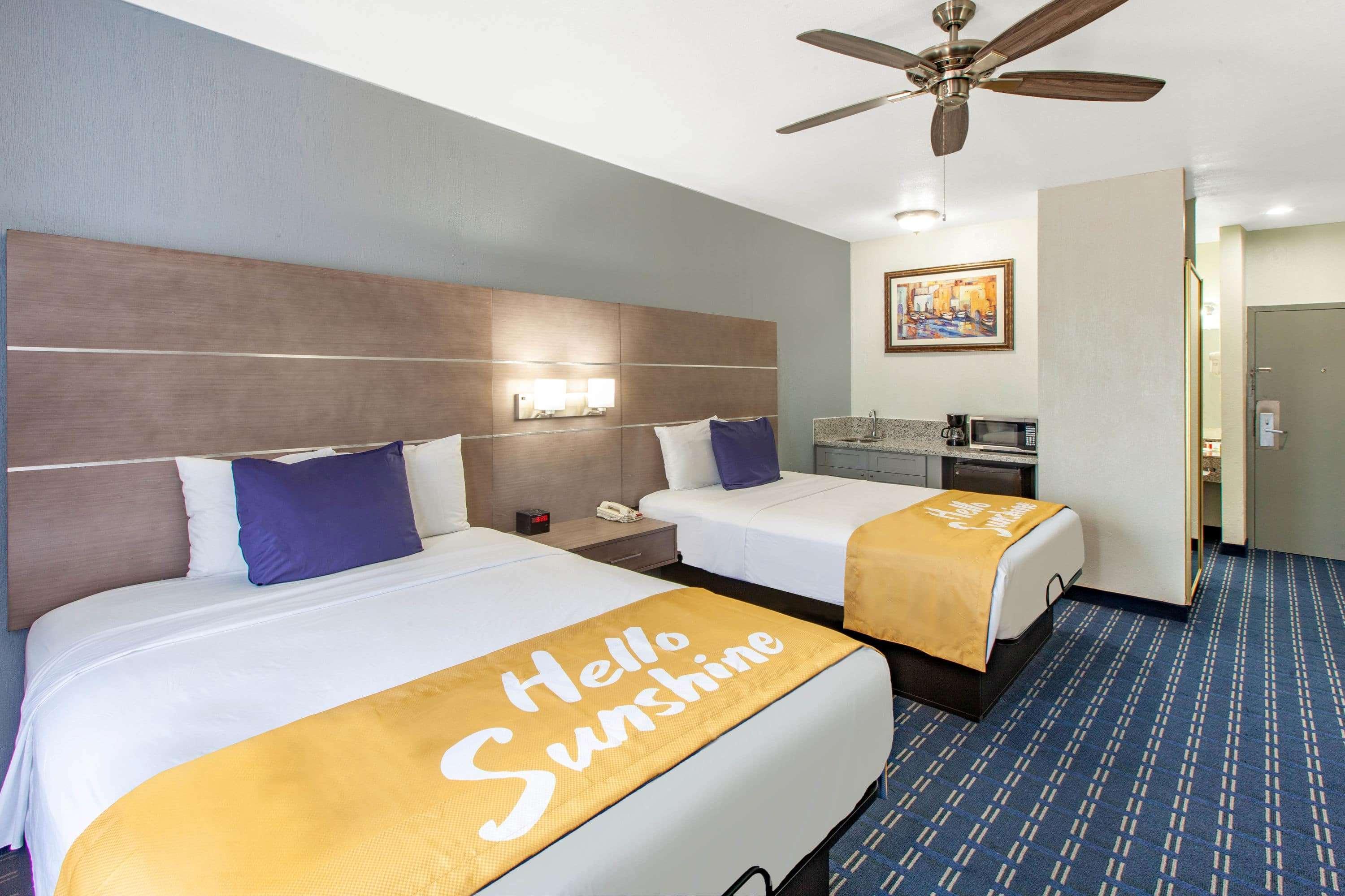 Days Inn & Suites By Wyndham Webster Nasa-Clearlake-Houston Eksteriør bilde