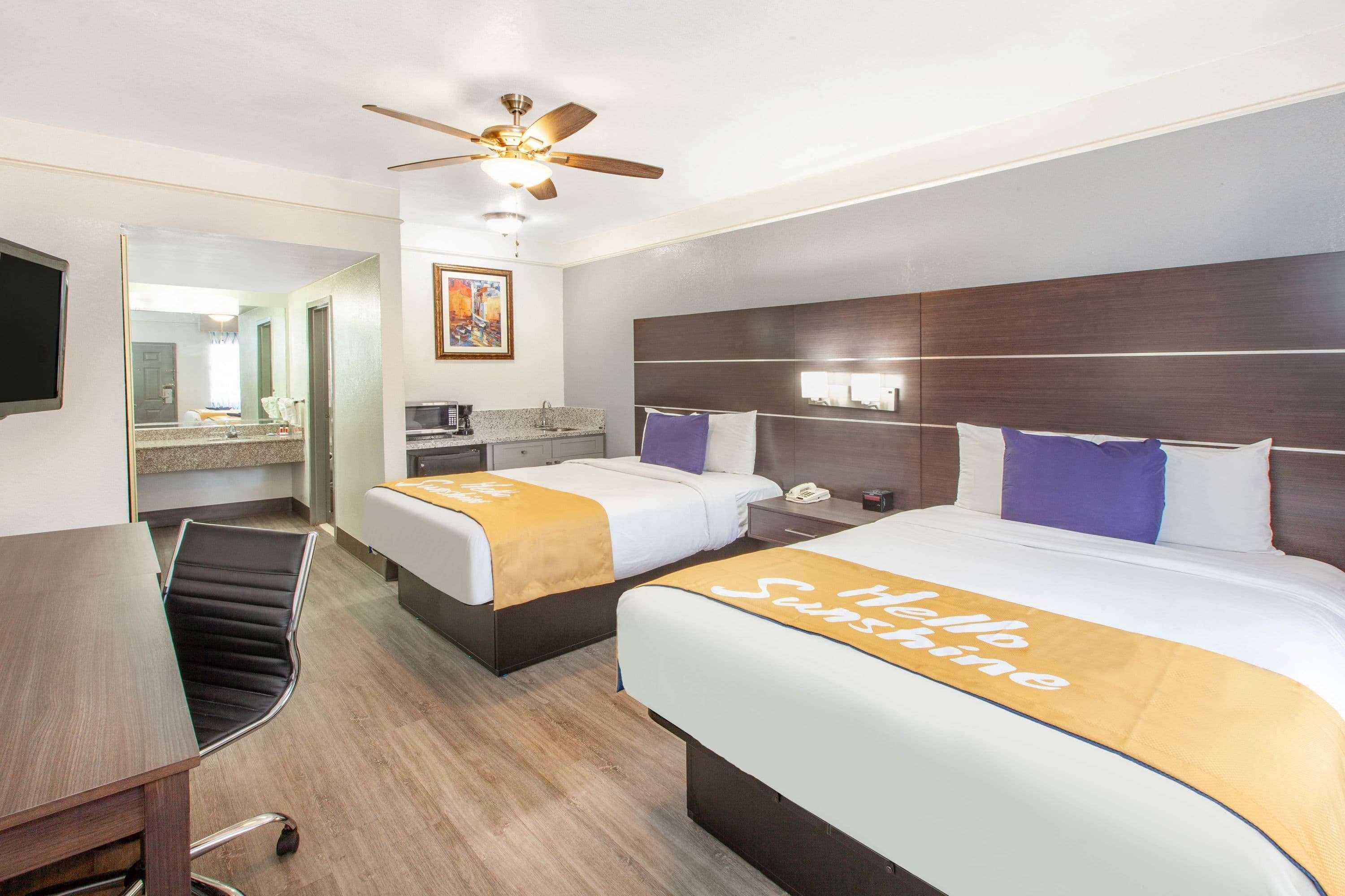 Days Inn & Suites By Wyndham Webster Nasa-Clearlake-Houston Eksteriør bilde