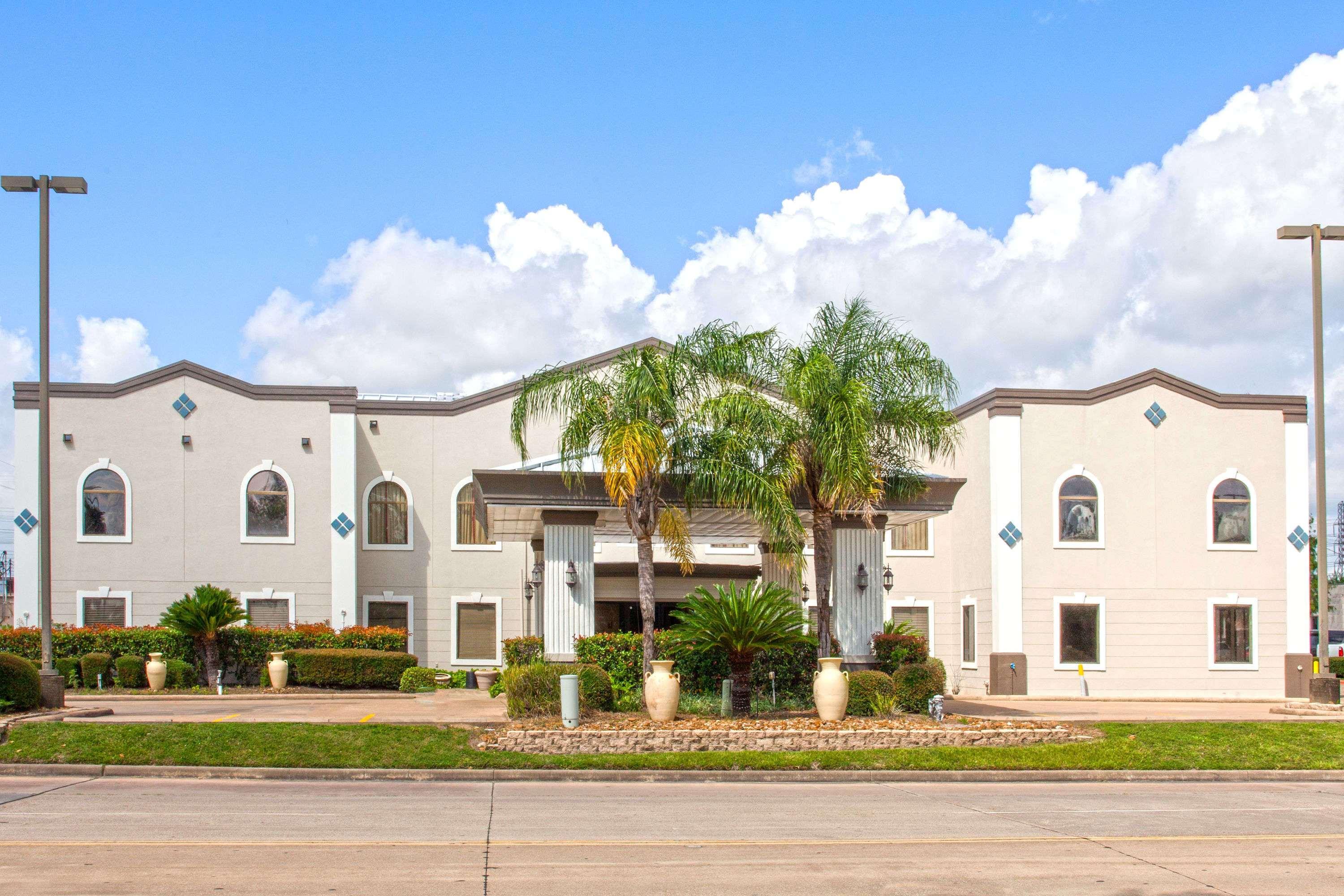 Days Inn & Suites By Wyndham Webster Nasa-Clearlake-Houston Eksteriør bilde
