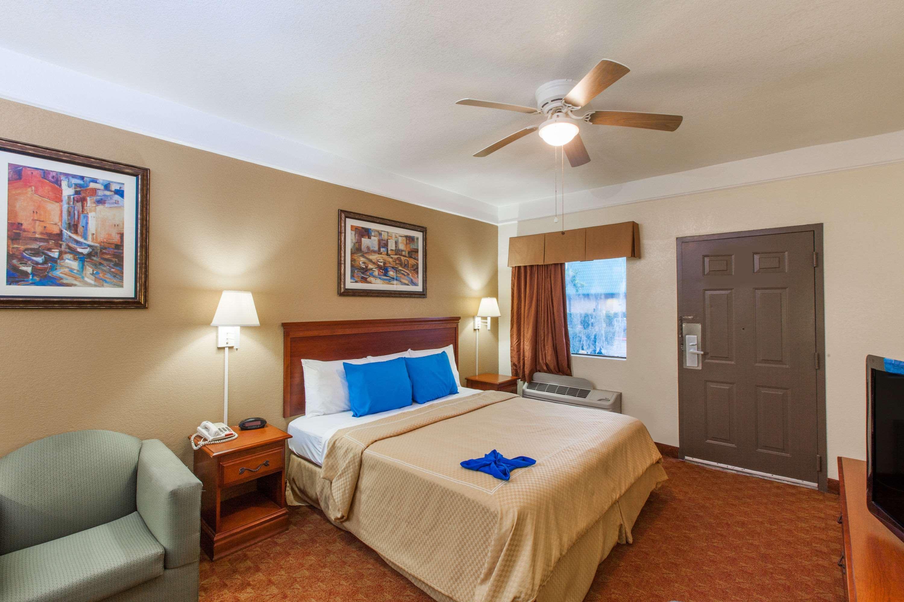 Days Inn & Suites By Wyndham Webster Nasa-Clearlake-Houston Eksteriør bilde