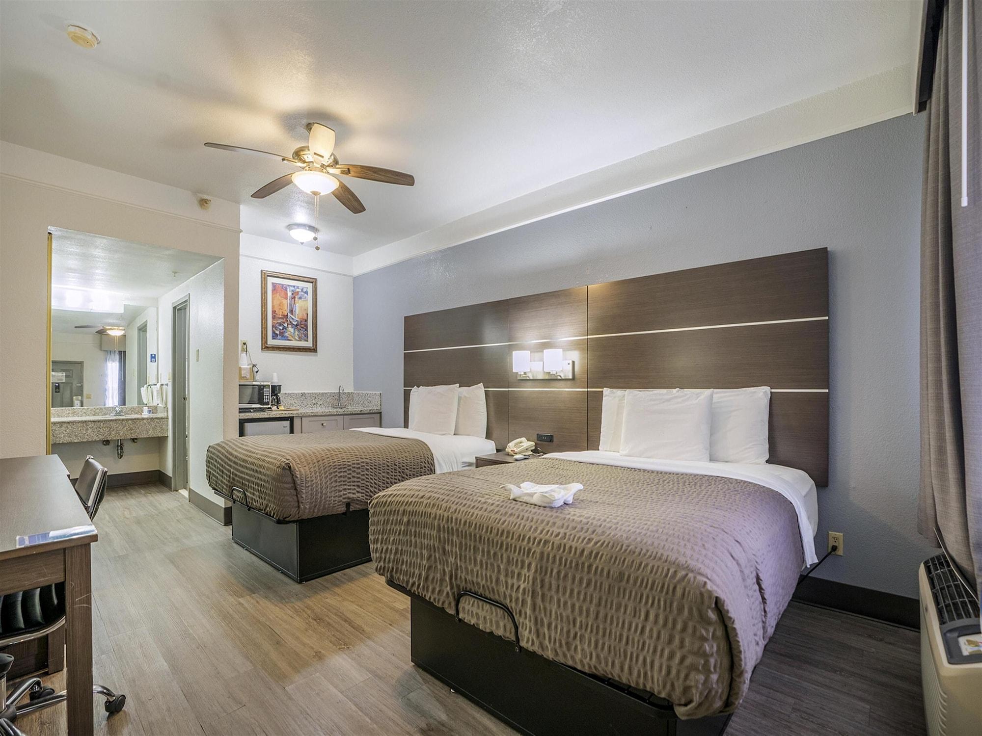 Days Inn & Suites By Wyndham Webster Nasa-Clearlake-Houston Eksteriør bilde